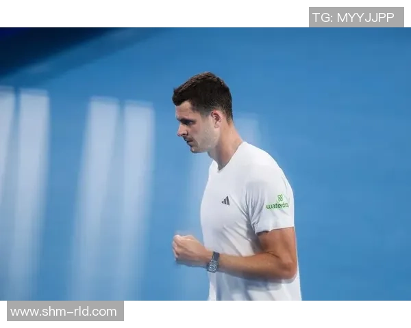 波兰足球明星在欧洲赛场崭露头角引领球队走向新辉煌